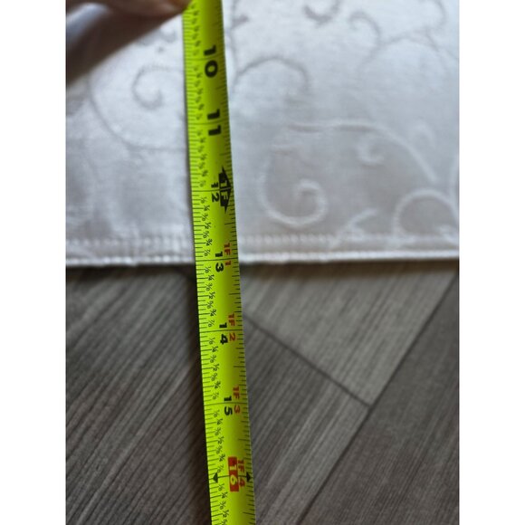 Lenox Opal Innocence Elegant White Fabric Placemats With Swirl Pattern - Picture 4 of 4